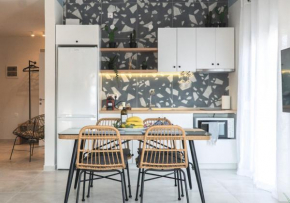 Luxury central & quiet apartment in Nea Kallikrateia, 150m from the sea, ideal for families